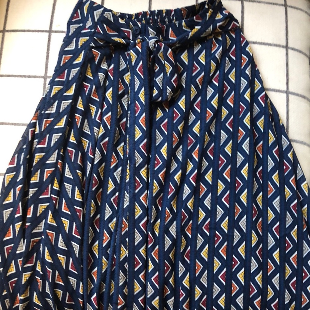 Skirt with geometric patterns